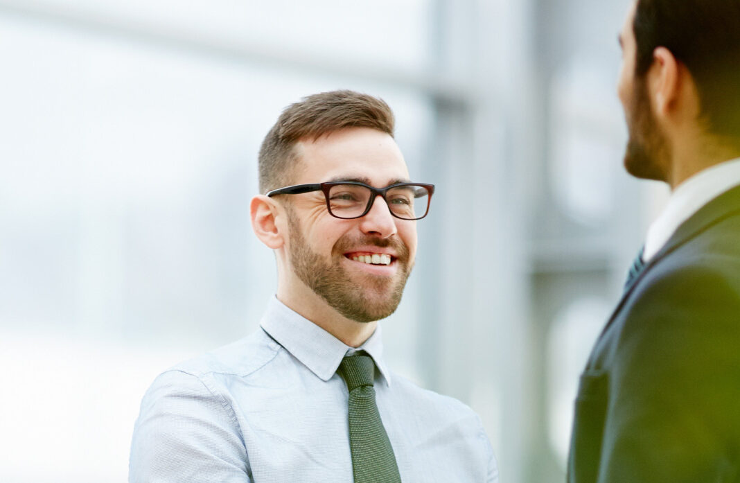 Auxilto Corporate - Smiling professionals